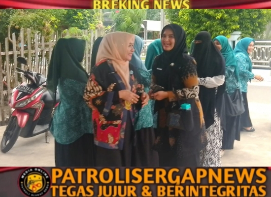TP PKK Disambut Meriah Dalam Peninjauan Program PKK dan Penilaian Gampong Binaan di Aula Kantor Camat Juli