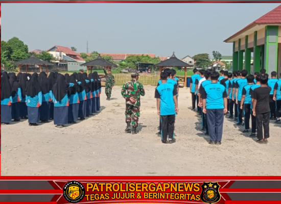 Tumbuhkan Rasa Kekompakan dan Disiplin Babinsa Latih PBB Siswa