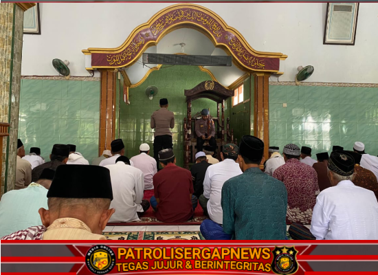 Polres Lumajang Pererat Silaturahmi Dengan Warga Melalui Sholat Jum’at Bersama