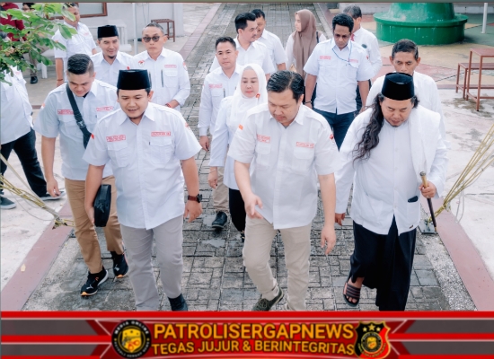Gus Zainal Santri Ndeso Hadiri Deklarasi & Pelantikan Pasukan 08 Riau