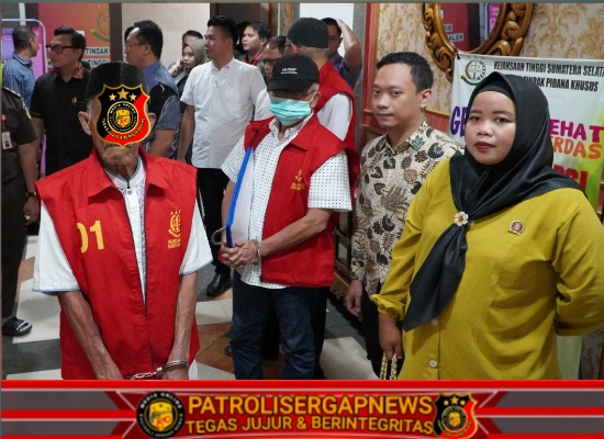 Penyerahan Tersangka Dan Barang Bukti Perkara Penjualan Aset Yayasan Batanghari Sembilan di Jalan Manyor Ruslan Palembang