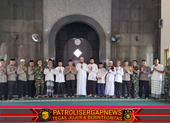 Sampaikan Pesan Kamtibmas Wakapolsek Pakel Pada Saat Menjadi Khatib Salat Jum’at