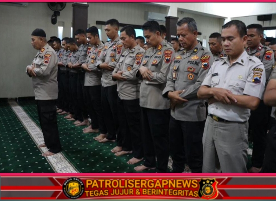 Polres Demak Gelar Salat Ghaib Untuk Anggota Yang Gugur di Lampung