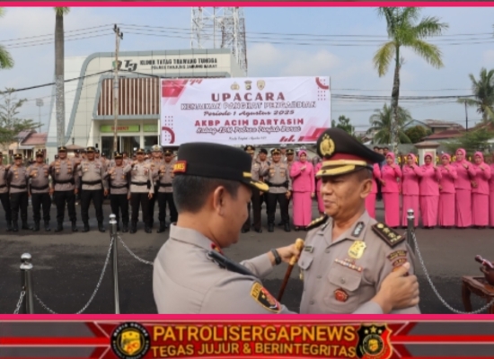 Gelar Upacara Kenaikan Pangkat AKBP Acim Dartasim Kuala Tungkal, 1 Agustus 2025