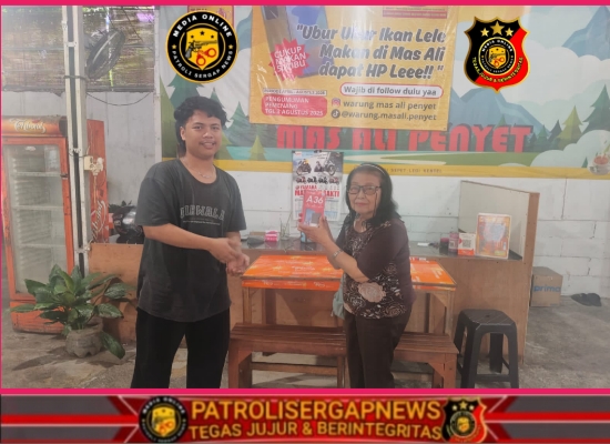 Warga Wonodri Pelanggan Setia Warung Makan Mas Ali Sompok Semarang Terima Hadiah Handphone