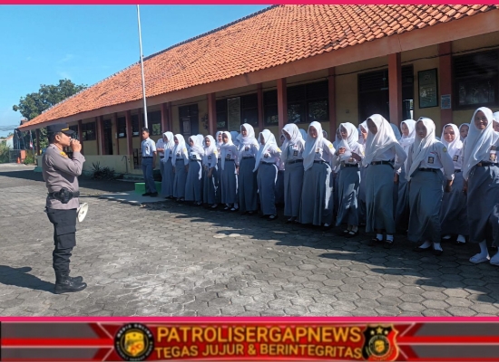 Cegah Kenakalan Remaja, Polsek Cepiring Berikan Pembinaan di SMK Bhakti Kencana